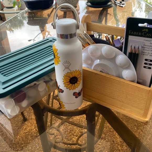 Painted hydroflasks - Picture 3 of 4